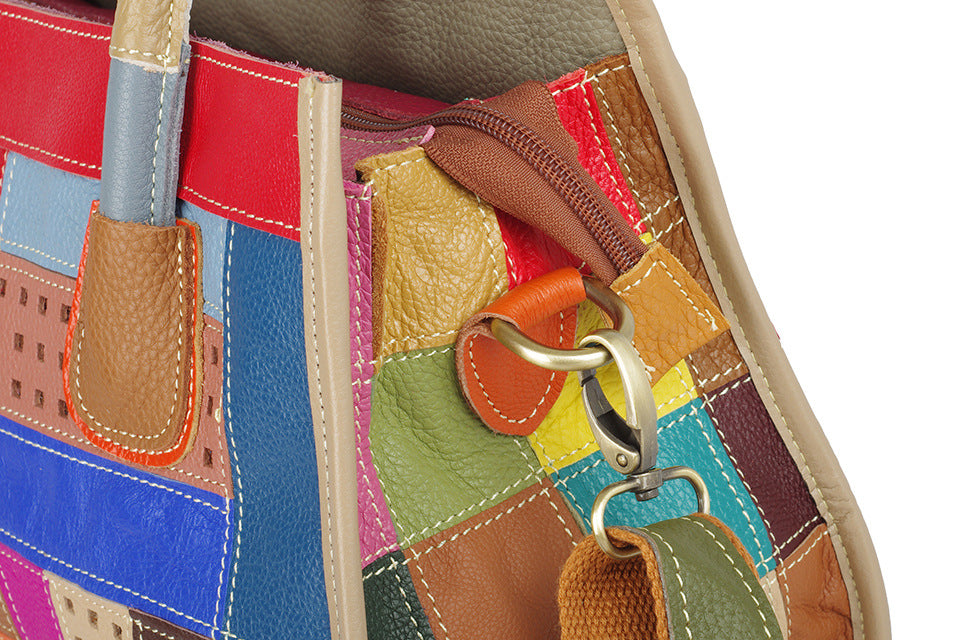 Close-up of the detachable shoulder strap attachment