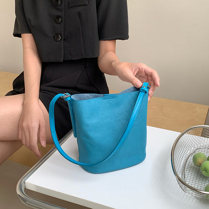 Cognac bucket bag with crossbody strap