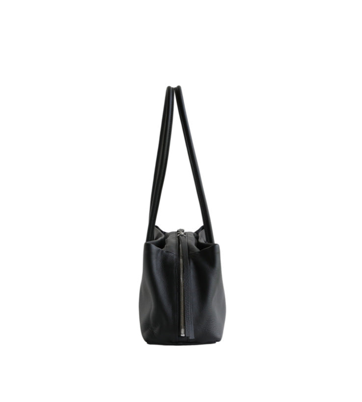 Black tote base and bottom stitching detail