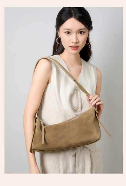 Khaki suede cowhide shoulder bag held by its strap