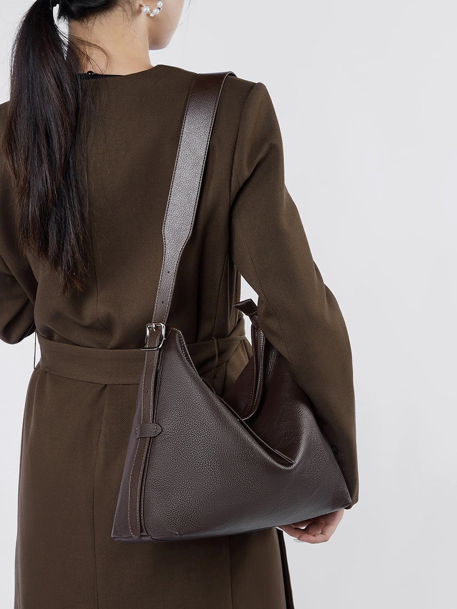 Back view of a Havana leather bag on a model