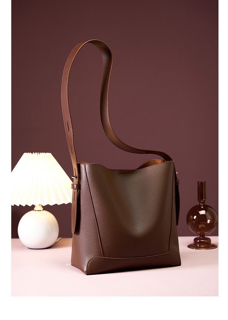 Coffee bucket bag with lamp on table