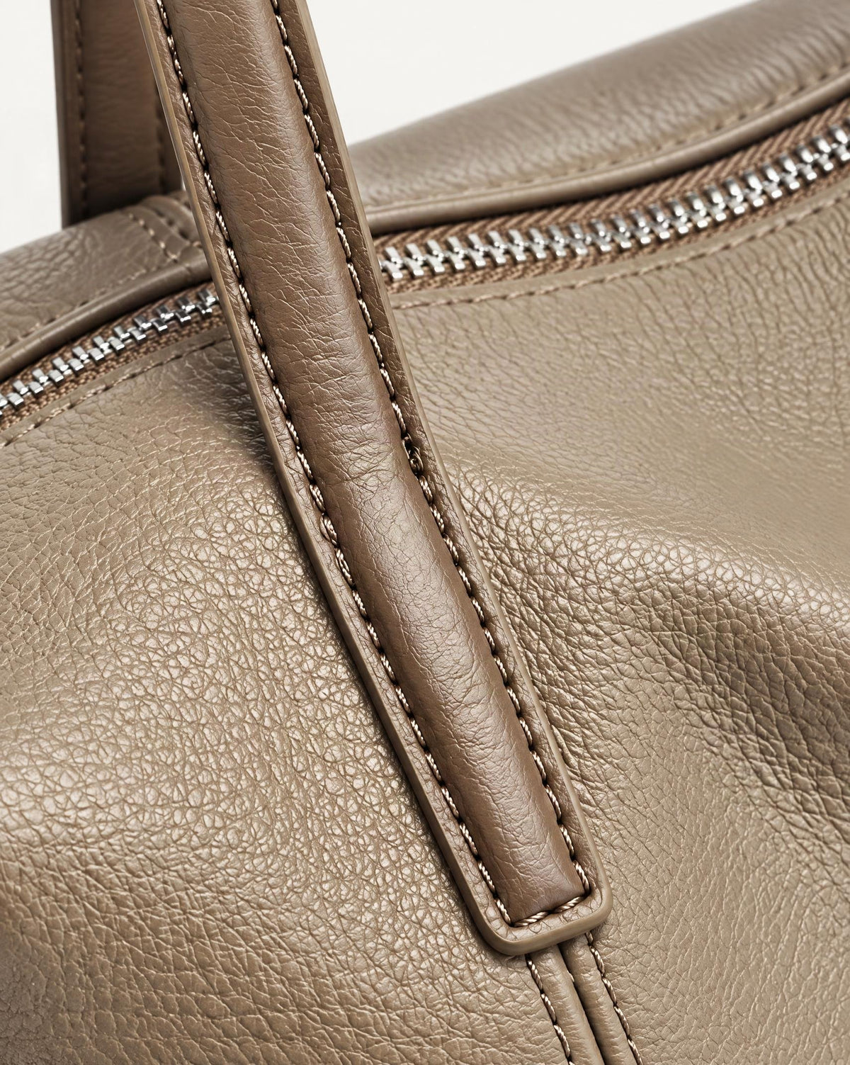 Top-Grain Cowhide Soft Pillow Bag – Retro Boston Crossbody hardware and pebbled cowhide detail, close up
