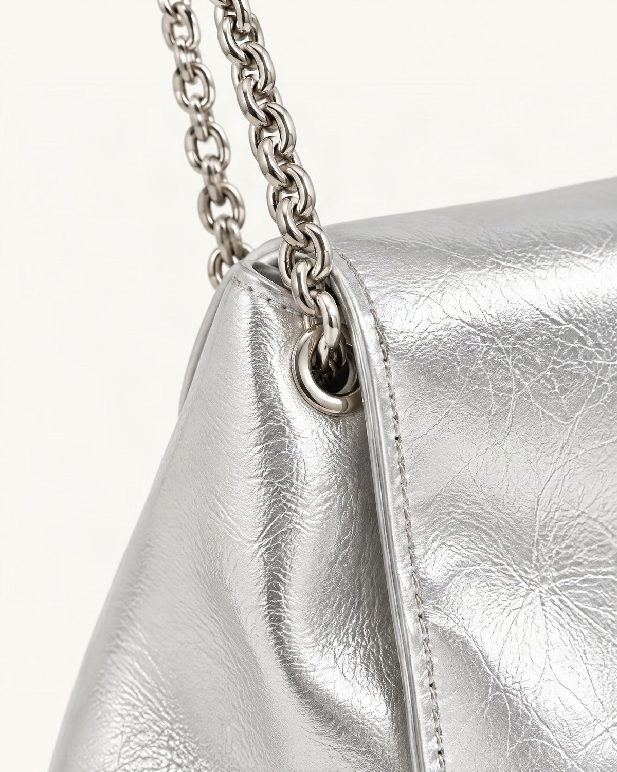 Cowhide Leather Soft Chain Shoulder Bag – Horizontal Tote hardware and cowhide detail, close up